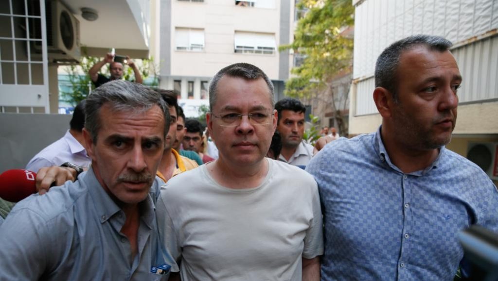 القس يعود إلى أميركا