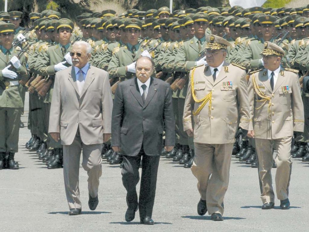 خطة فرنسية إماراتية سعودية لإيجاد بديل للرئيس الجزائري