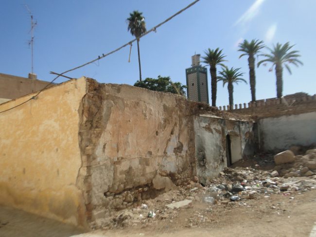 من محل ميلاد رئيس إلى وكرٍ لمدمني المخدرات.. غضب حول منزل بوتفليقة بوجدة المغربية، ومُعارض جزائري يعرض حلاً خاصاً