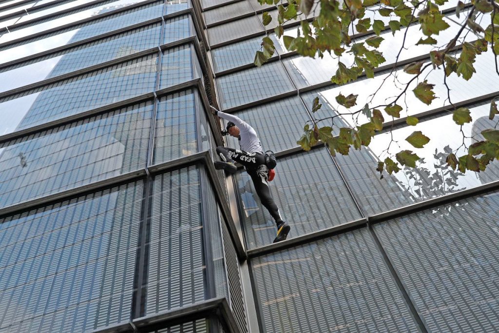 الرجل العنكبوت الفرنسي