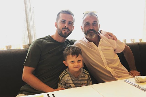 اللاعب البوسني ميراليم بيانيتش مع والده فخر الدين / انستغرام