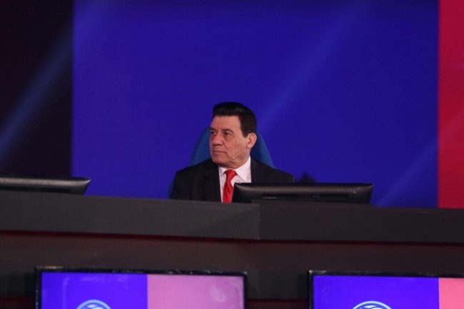 “عايز إيه يا كريستيانو؟”.. مسيرة مدحت شلبي، لواء الشرطة “الظريف” الذي تحول لمعلق رياضي