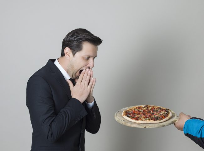 بين النقود وإشادة المدير أو بيتزا مجانية.. أيها باعتقادك تحفز على العمل؟