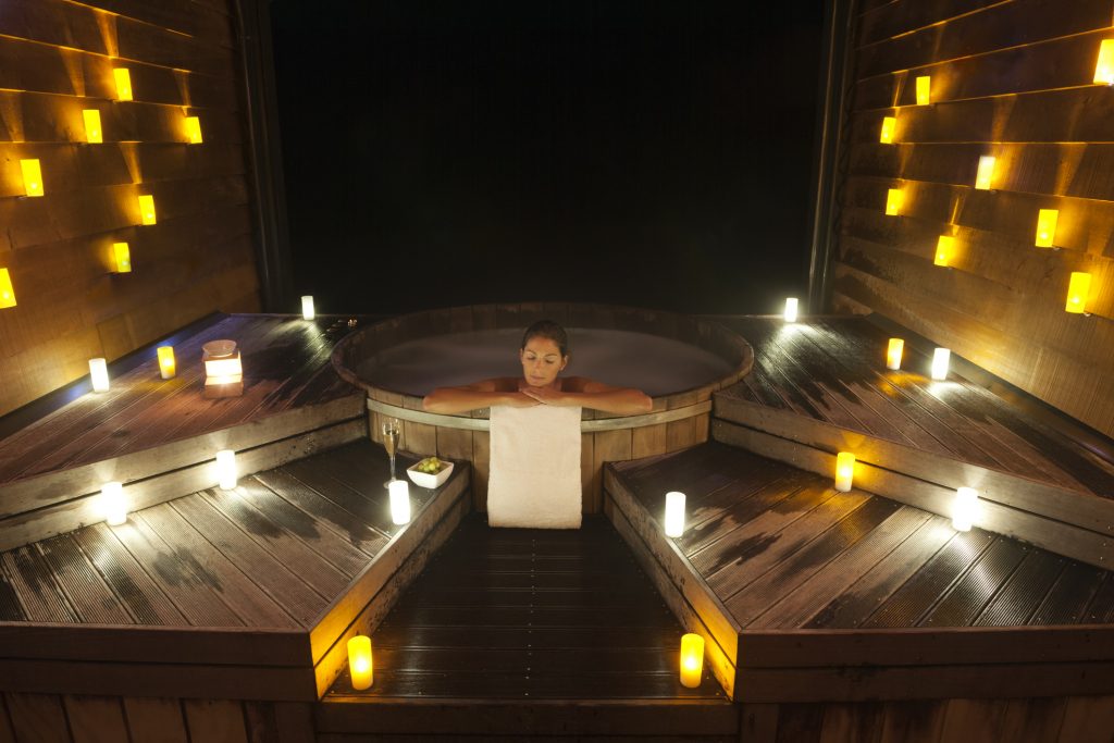 iStock/ الحمام الدافئ يخلّصك من أعراض الاكتئاب