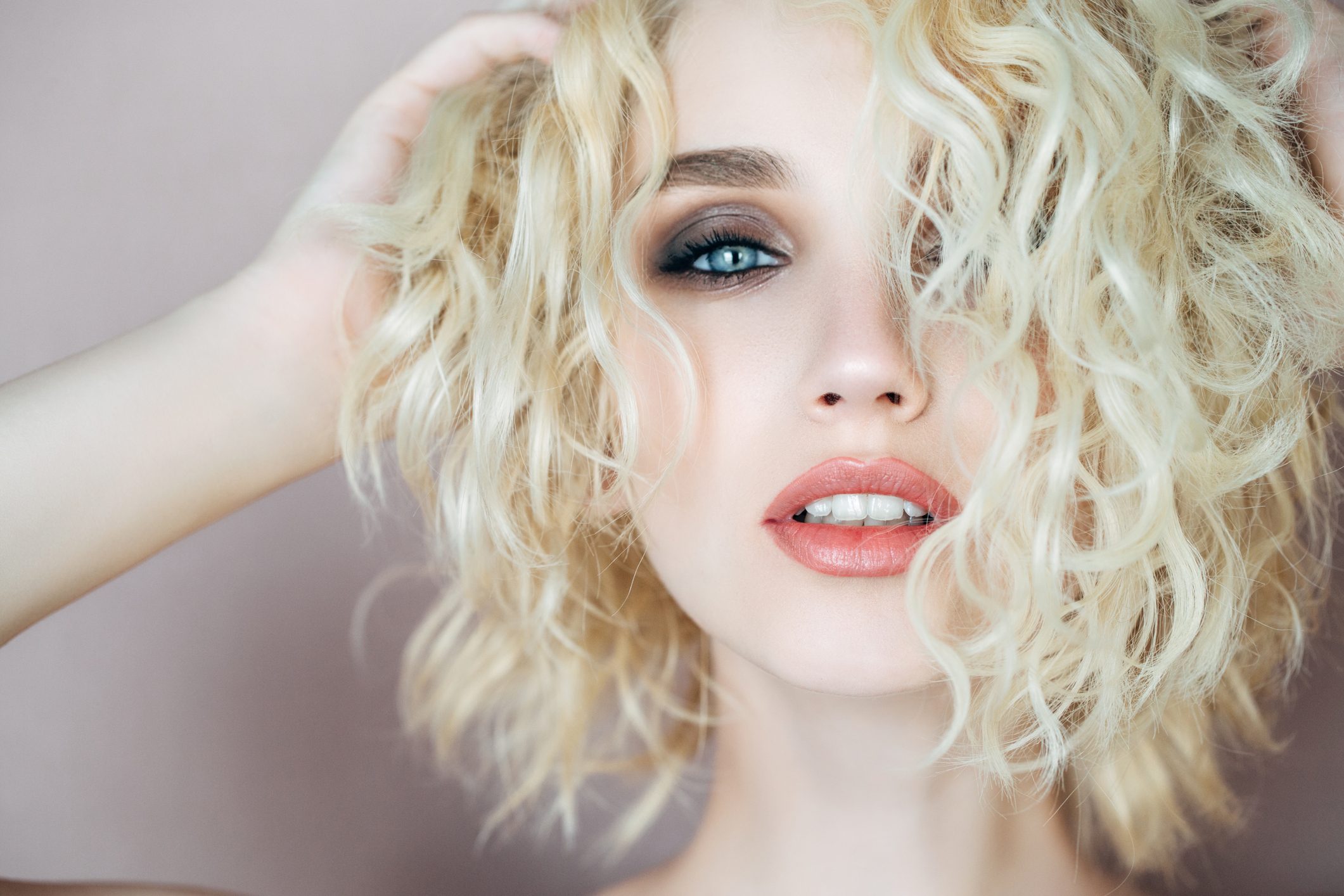 كيف أضع أحمر الشفاه