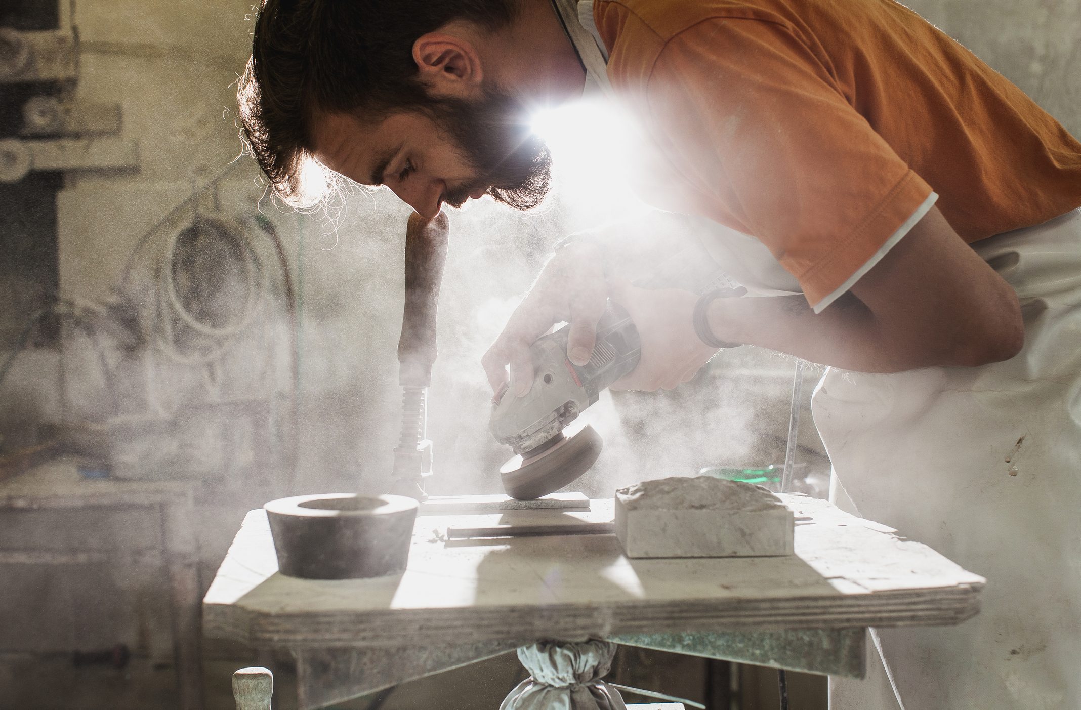 صقل الحجارة في الجزائر يؤدي للإصابة بمرض السيليكو