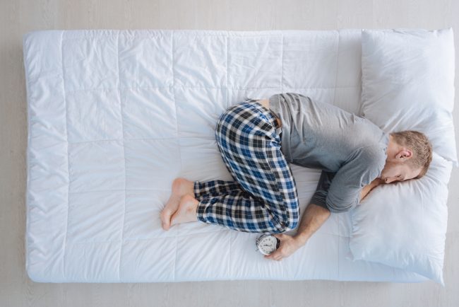 هل تشعر بأنّ ترك الفراش صباحاً «مهمة مستحيلة»؟ قد يكون السبب اضطراب نفسي أو حتى بداية اكتئاب