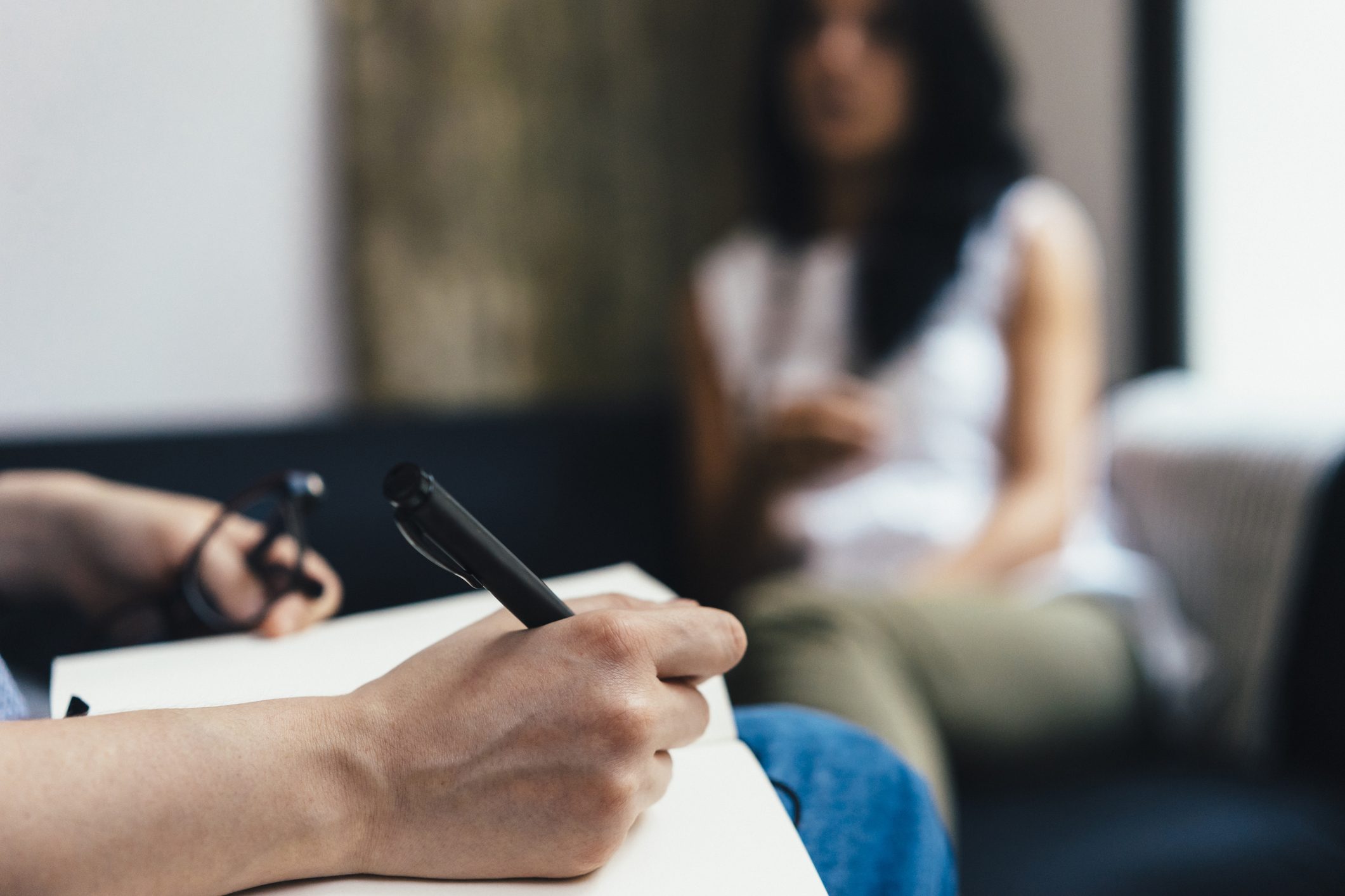 الخوف من الذهاب إلى الطبيب النفسي منتشر جداً في مصر / Istock