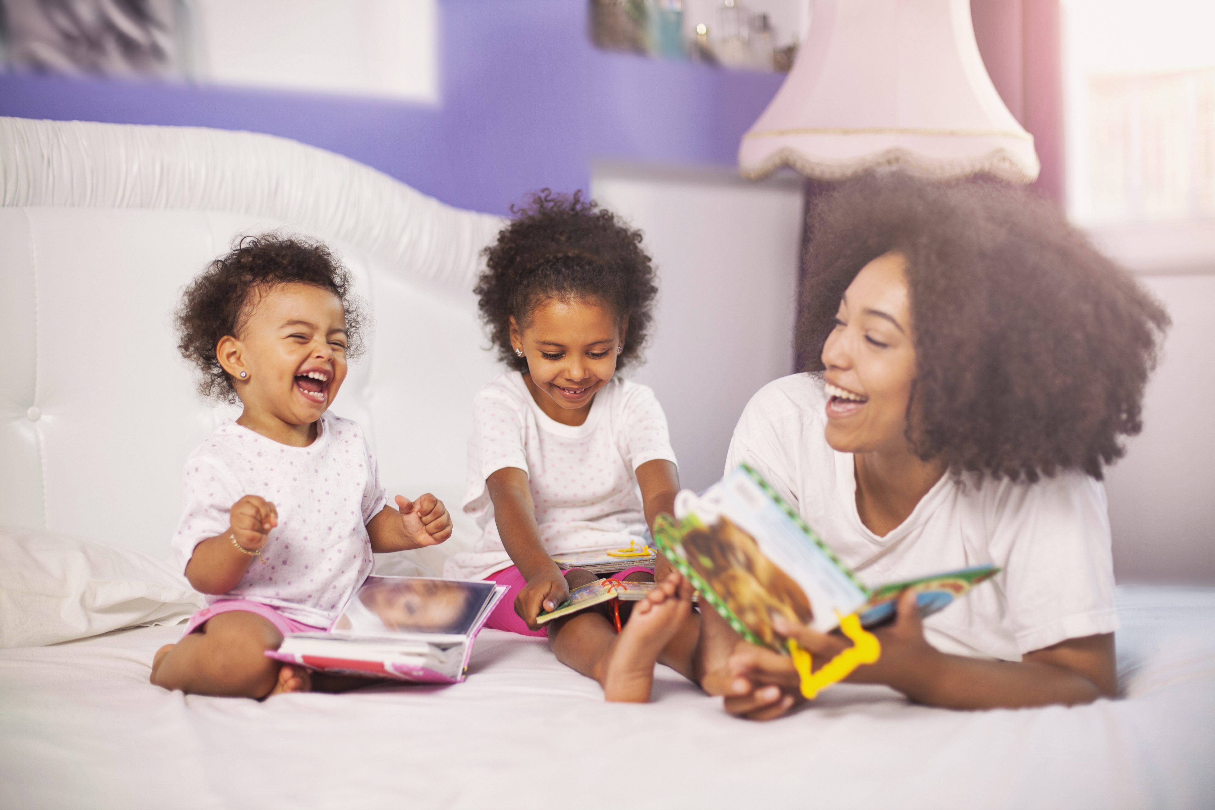 تعليم الطفل قراءة الحروف يجب أن يكون في أجواء من اللعب والمرح/ISTOCK