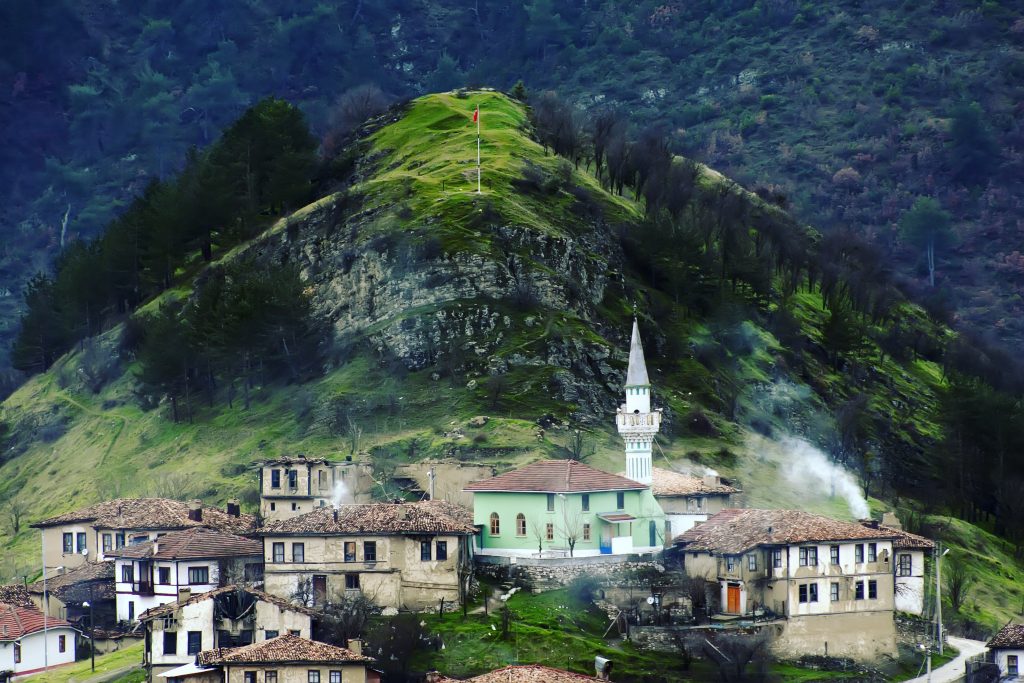 قرية تركية كاملة تتحدث الإنكليزية وتتعامل بالدولار