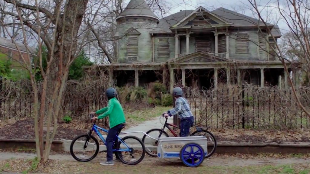 Social Media/ مشاهدة فيلم A Star Is Born و Haunted Halloween تبدأ في دور السينما بدبي