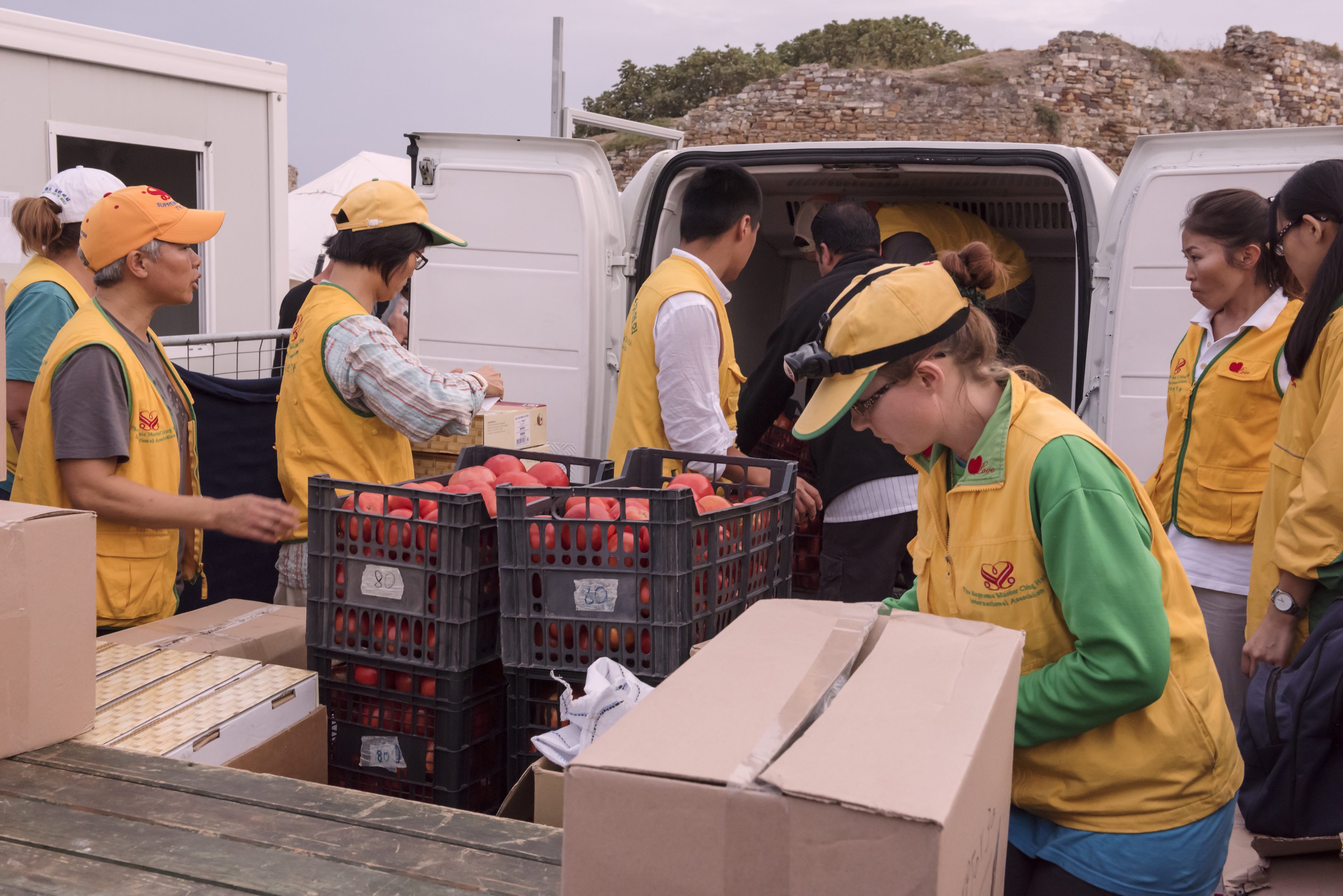 تقديم المساعدات فحسب للاجئين أمر مهين