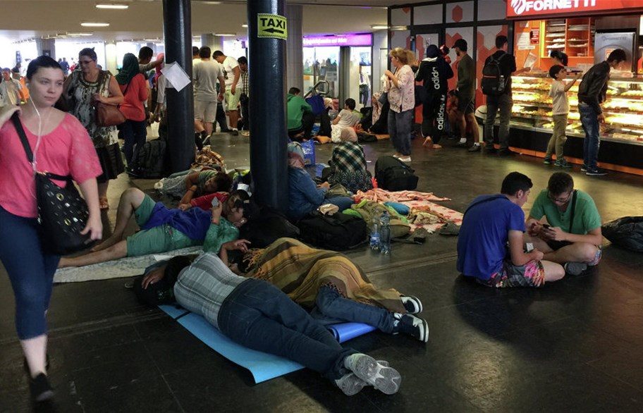 قاضٍ أميركي يُصدر قراراً يغيّر به حياة 100 عراقي كانوا مهددين