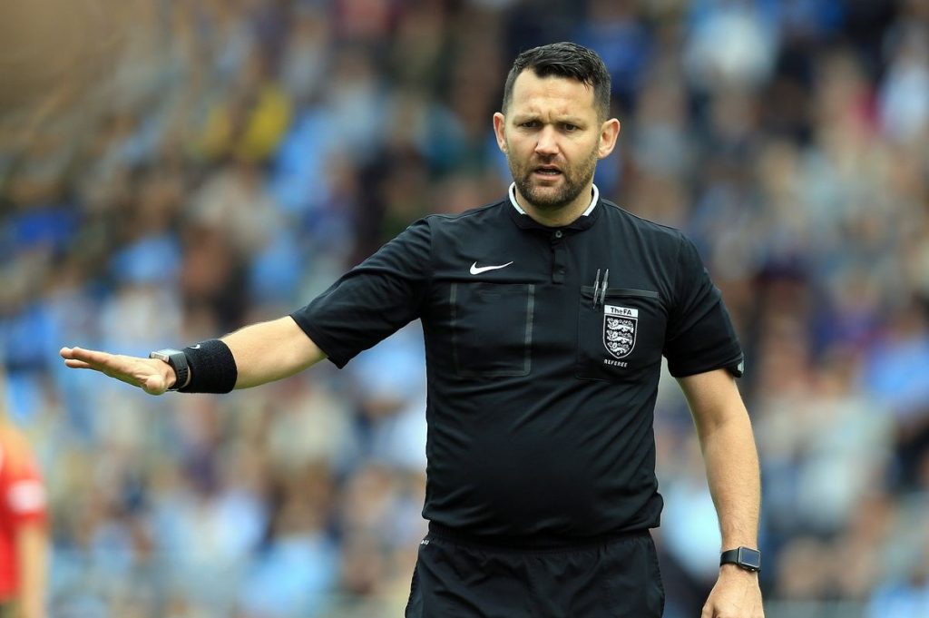 استبعاد الحكم ديفيد ماكنمارا