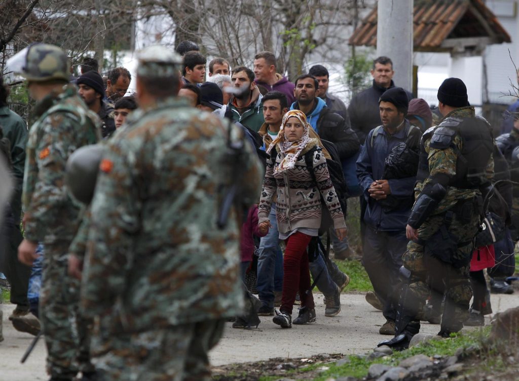 جنود ومهاجرون غير شرعيون