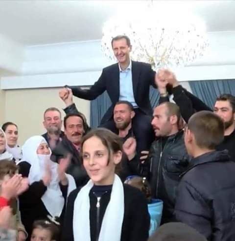 مختطفو السويداء يحملون بشار الأسد على الأكتاف