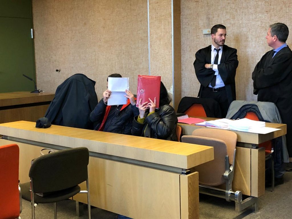 أسرة سورية تعذب ابنتها