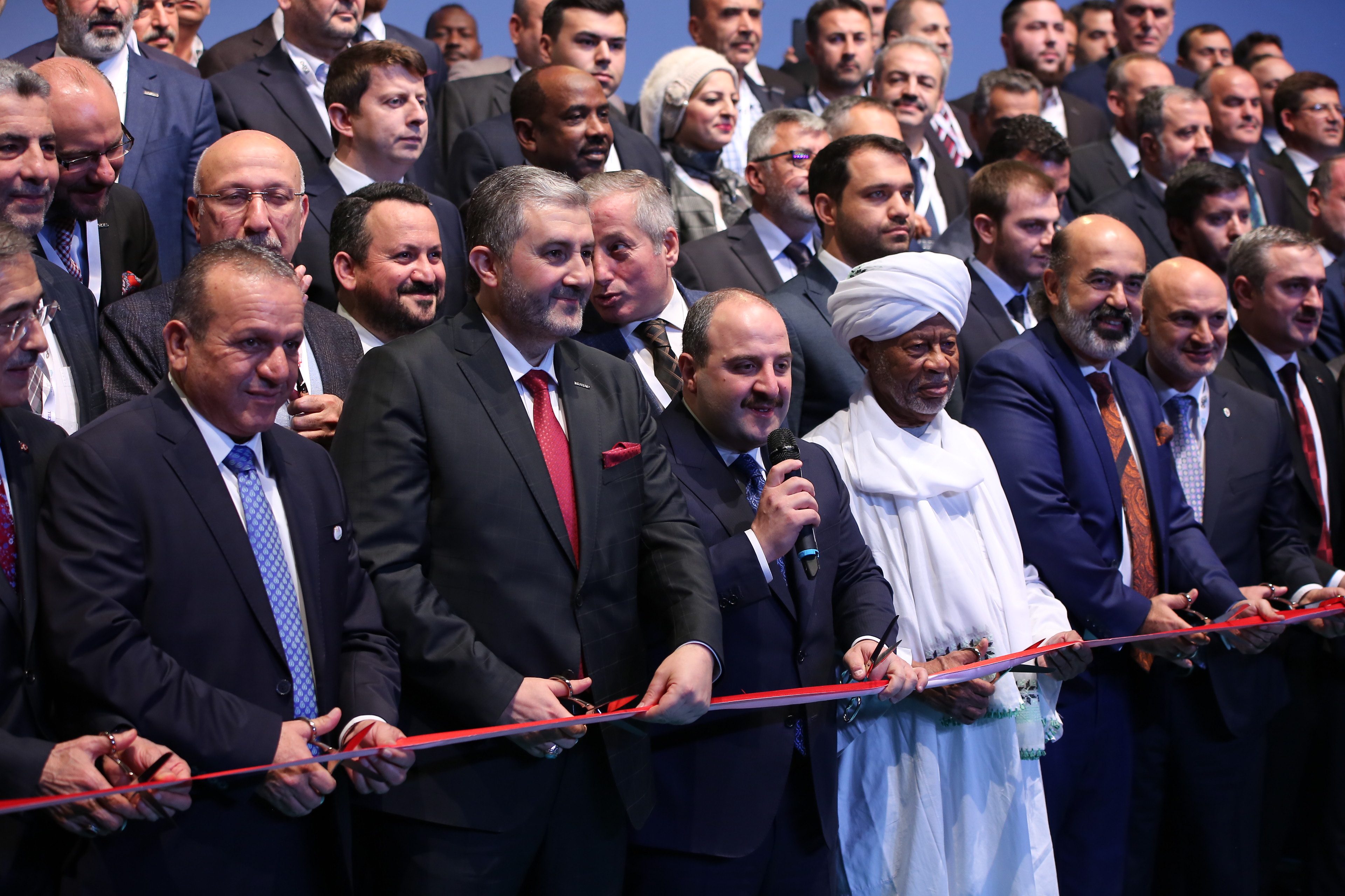 وزير الصناعة والتكنولوجيا التركي مصطفى فارناك ورئيس رابطة الصناعيين ورجال الأعمال المستقلين في تركيا "موسياد إكسبو MUSIAD EXPO" عبد الرحمن قان