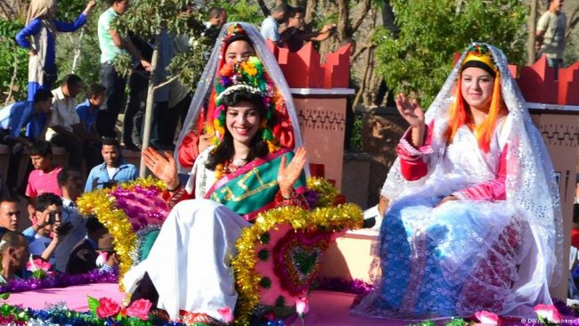 تمتد لـ 7 أيام، وتتضمن شعر رثاء وتجميع الهدايا.. تعرف على مراسيم الزفاف لدى الأمازيغ