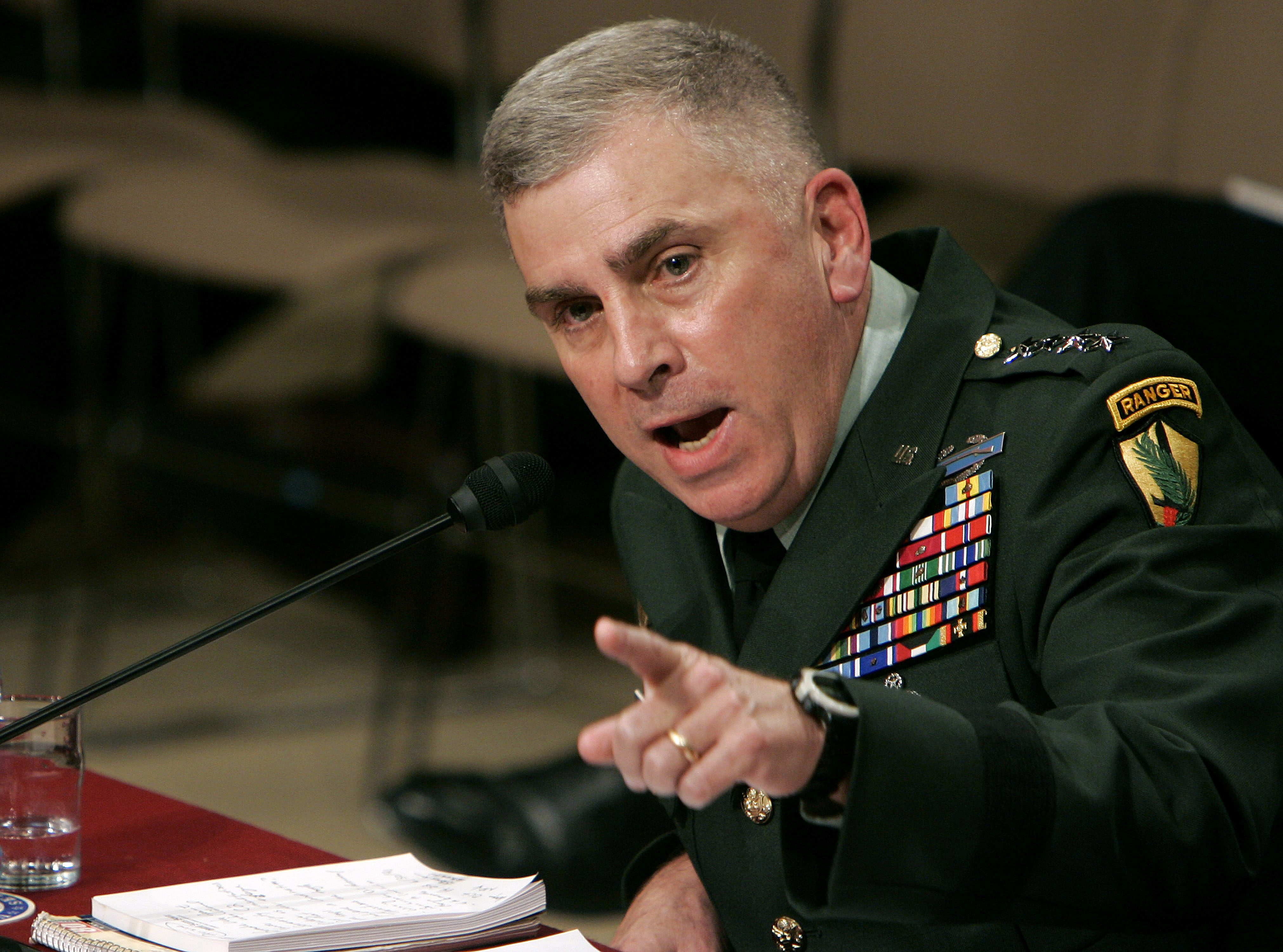 الجنرال العسكري المتقاعد جون أبي زيد