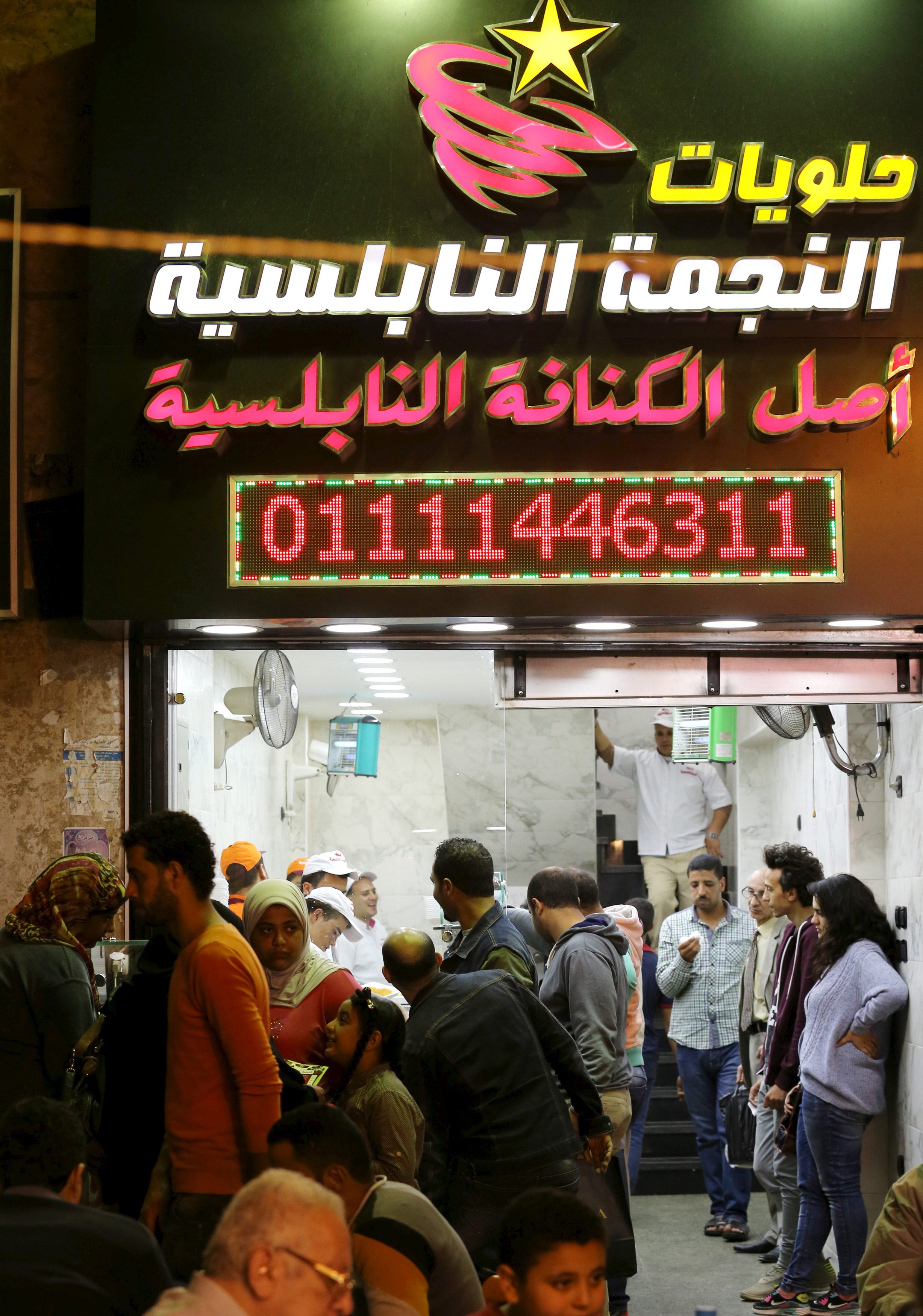 باتت مصر موطناً لآلاف السوريين بسبب الثقافة المشتركة والمناخ الآمن للإقامة / رويترز