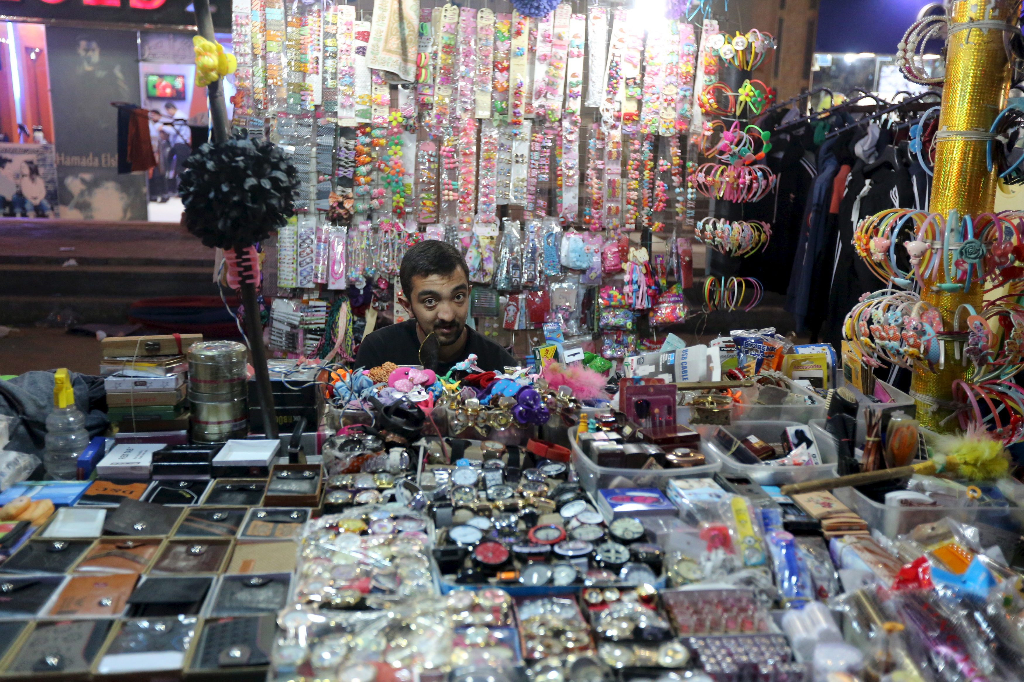 تقدر الحكومة المصرية عدد السوريين في مصر بنحو نصف مليون سوري/ رويترز