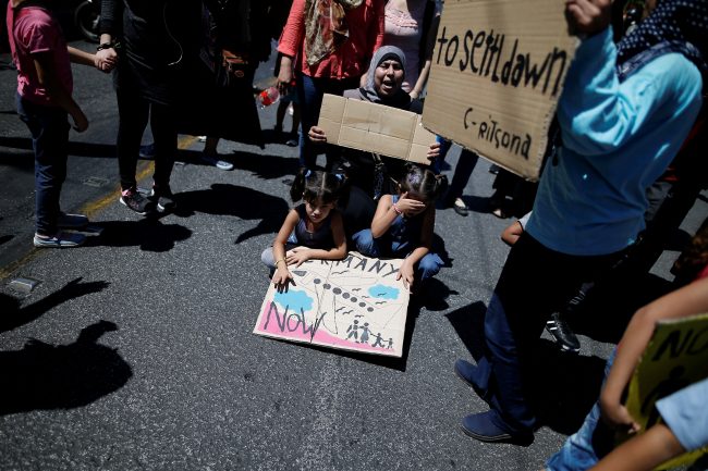 حُكم جديد يعيد الأمل للاجئين السوريين الحاصلين على «الحماية البديلة» في السويد بلمّ شمل عائلاتهم