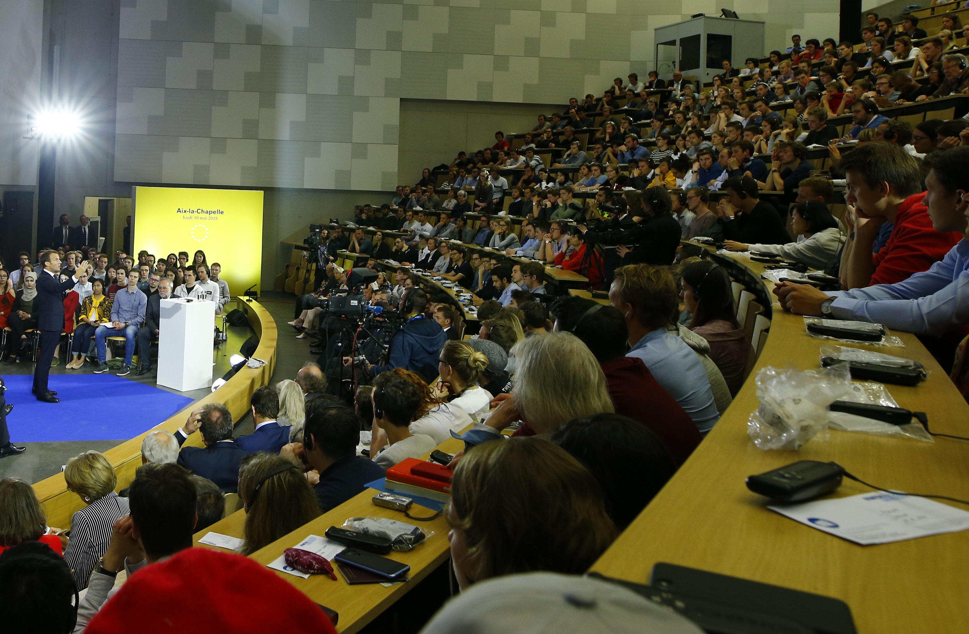 رسوم الدراسة بالجامعات الفرنسية الطلبة الأجانب بفرنسا طلبة المغرب العربي