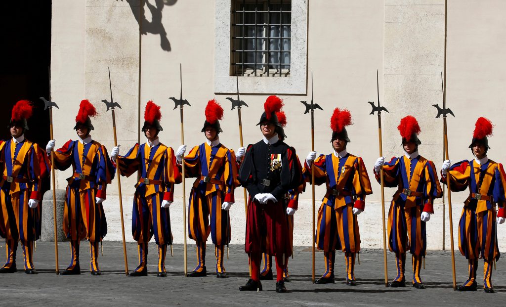 أعضاء في الحرس البابوي