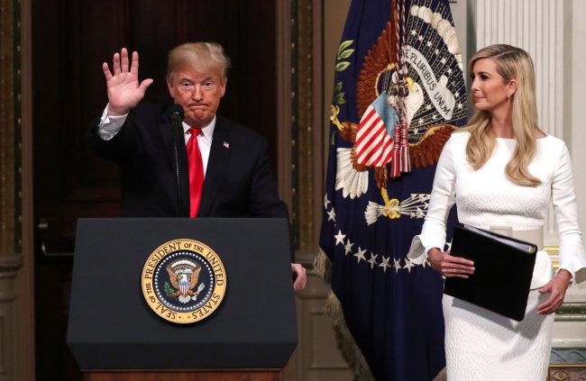 ترامب يدافع عن إيفانكا بعد ضجة البريد الإلكتروني، وهذا ما قاله عن علاقة هيلاري كلينتون بابنته