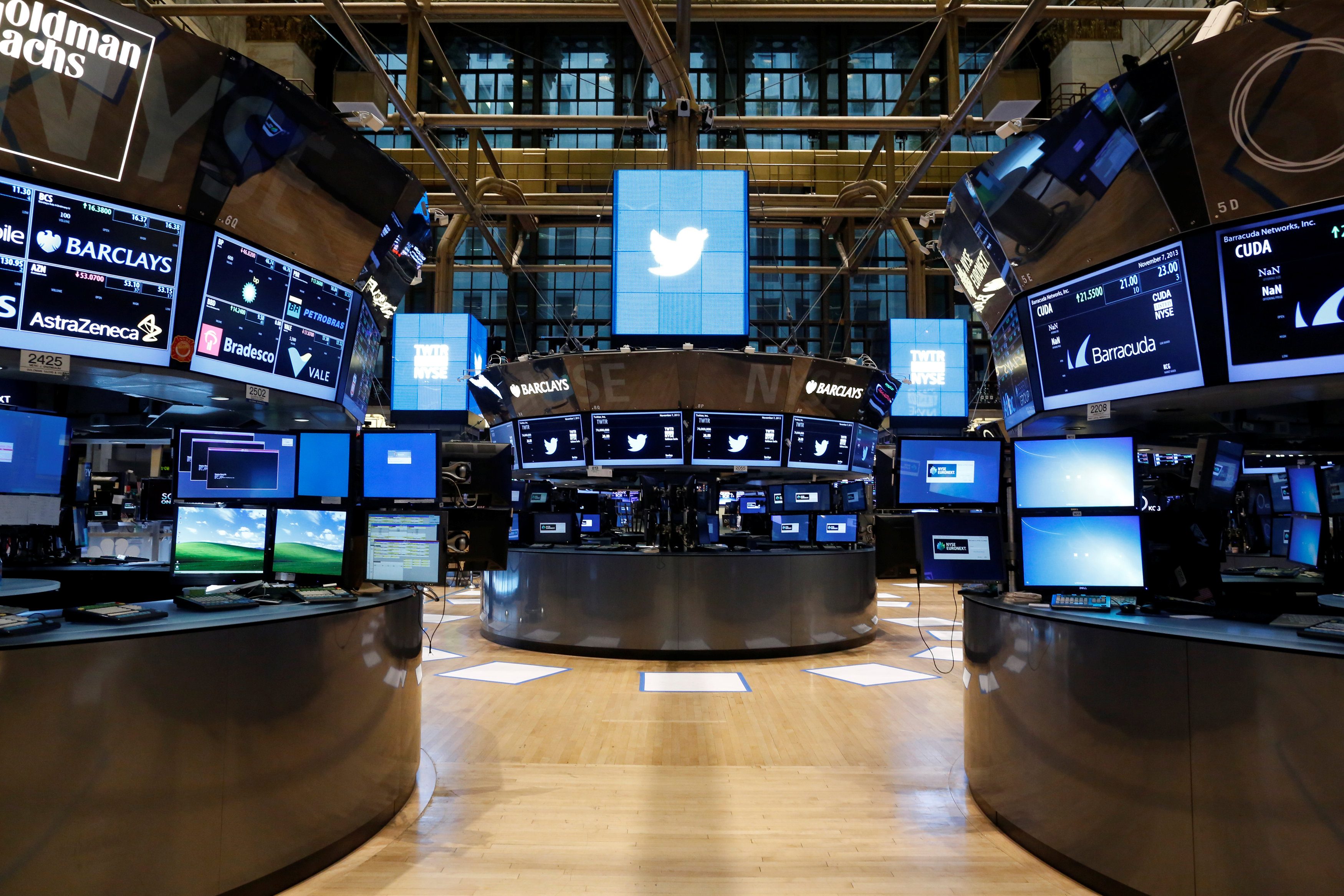 تويتر يحذف حسابات تثني الناس عن التصويت في انتخابات التجديد النصفي