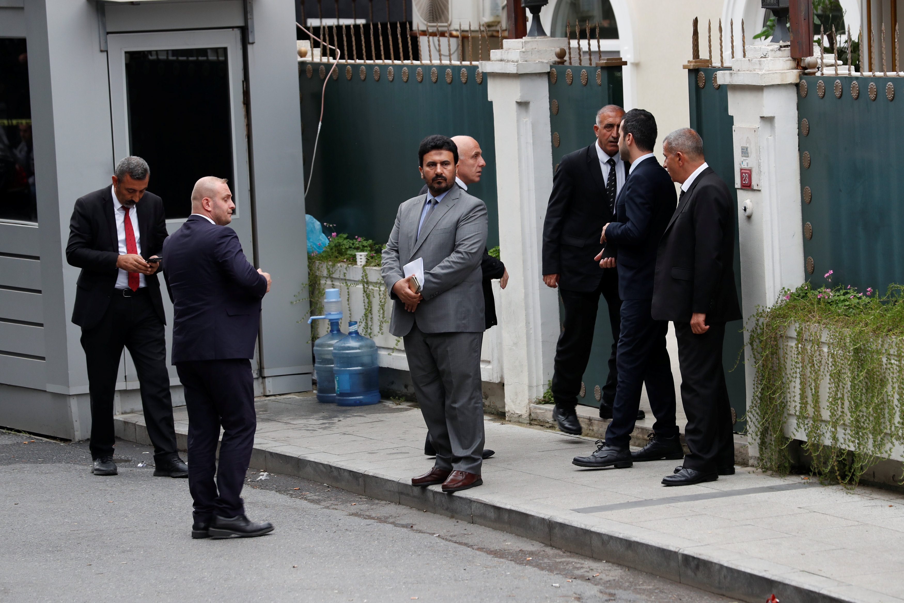 صدرت العقوبات من أميركا لكنها استثنت أشخاصاً شاركوا بالعملية