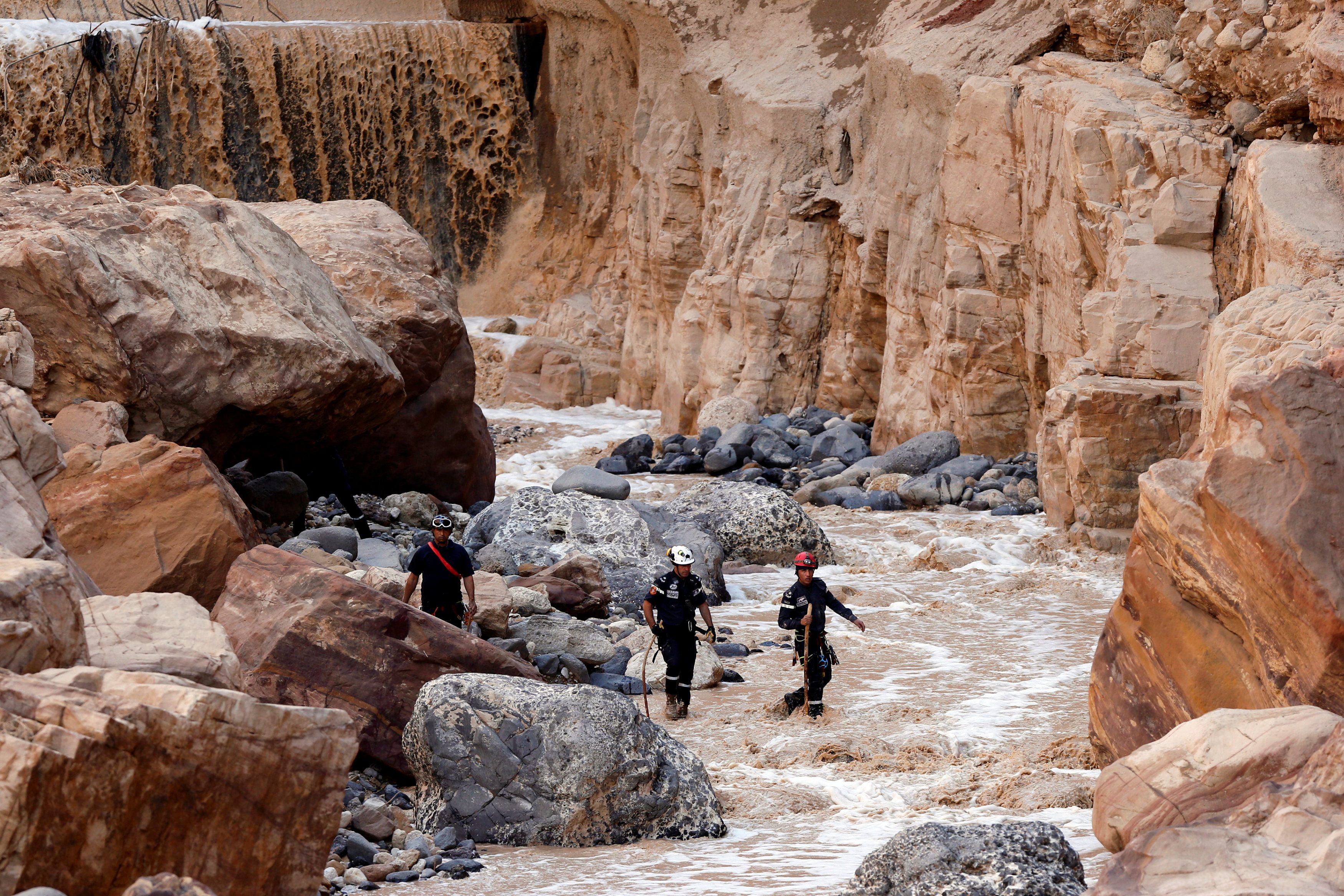 البحث جار عن طفلتين مفقودتين.. 11 قتيلاً جراء السيول في الأردن، والسلطات تصدر تنبيهاً