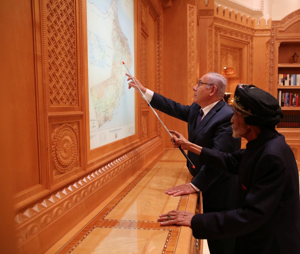 رئيس الوزراء الإسرائيلي خلال زيارته لسلطنة عمان