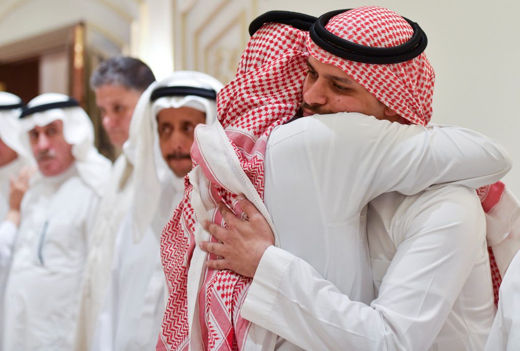 نجل خاشقجي يقيم عزاء والده