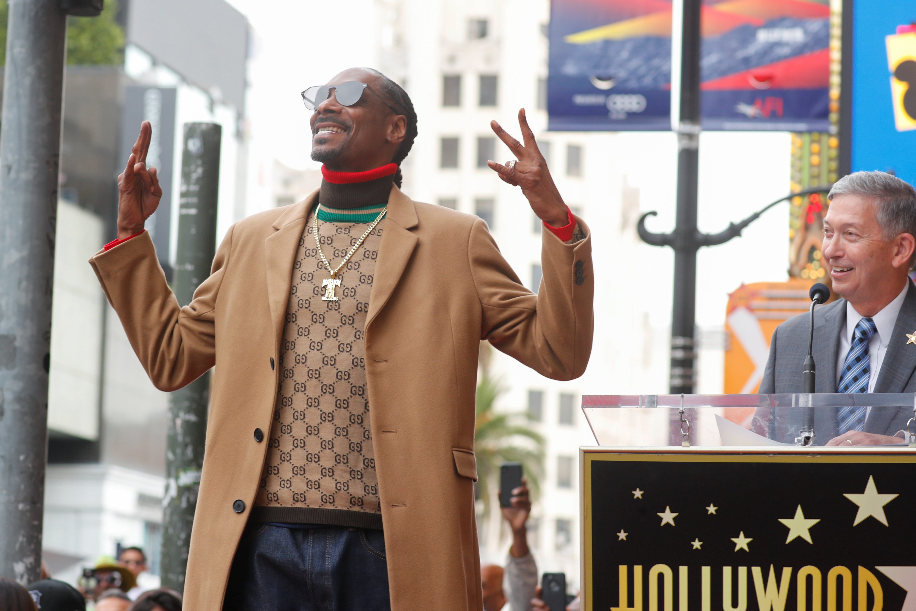 سنوب دوغ يشكر نفسه لحصوله على نجمة في ممر هوليوود