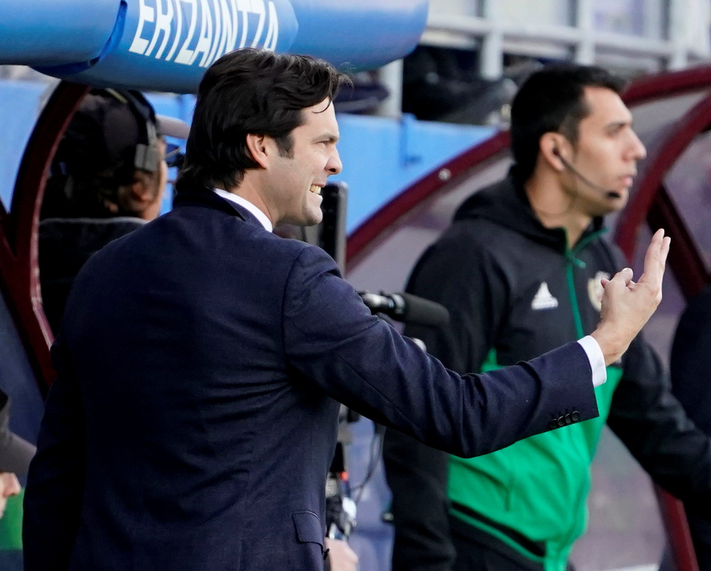 مدرب ريال مدريد الإسباني الأرجنتيني سانتياغو سولاري (رويترز)