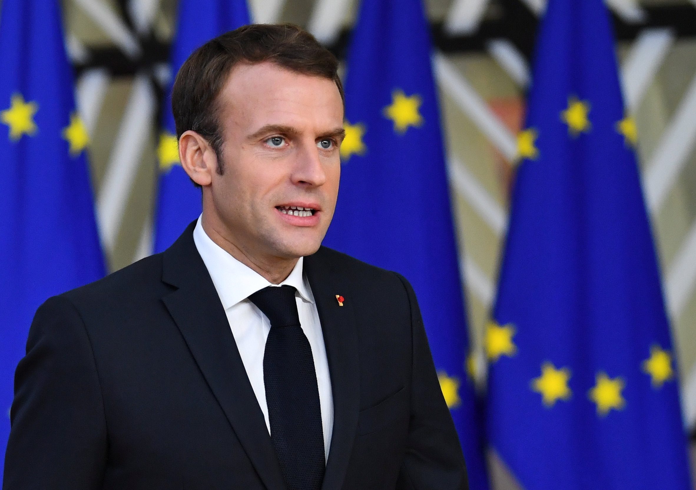 أصحاب السترات الصفراء الرئيس الفرنسي إيمانويل ماكرون