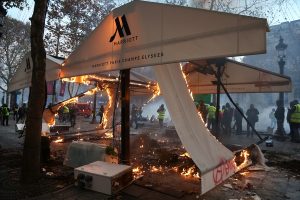 تظاهرات في باريس ضد رفع أسعار المحروقات