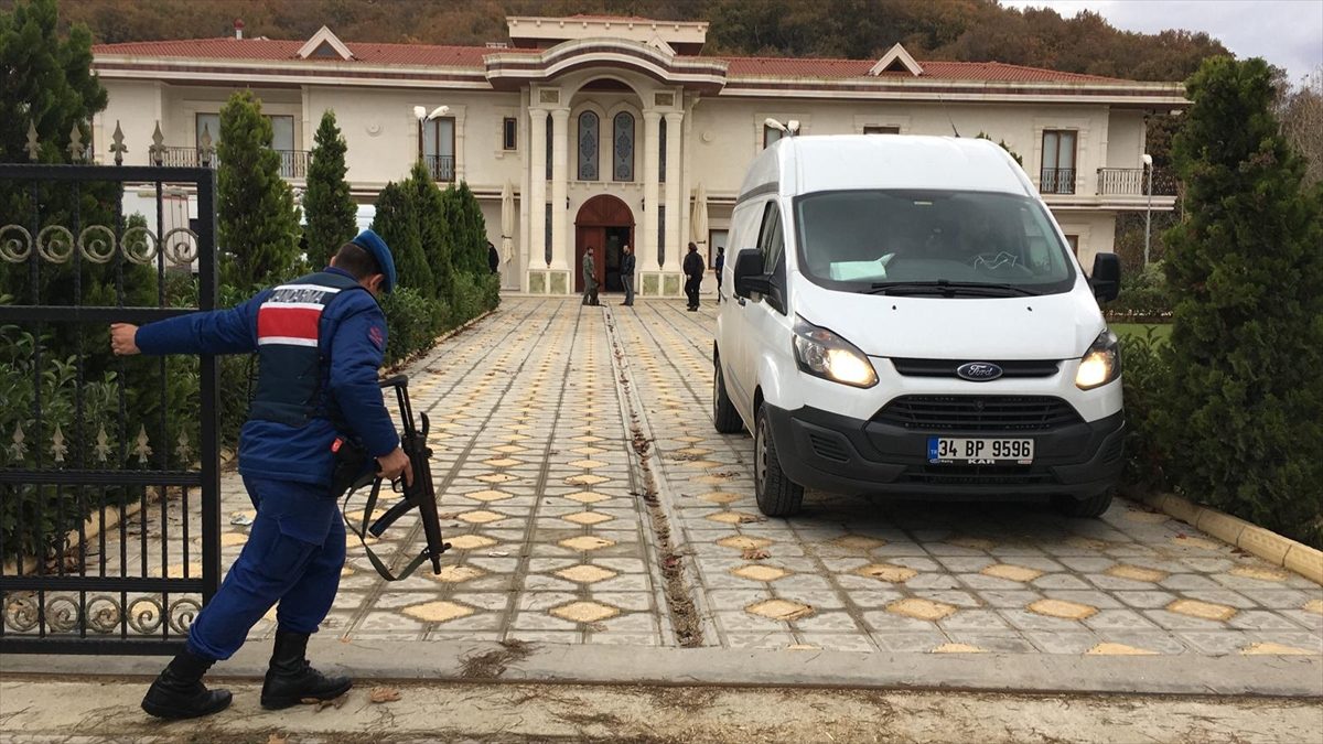 قصر قرب إسطنبول تبحث به السلطات التركية