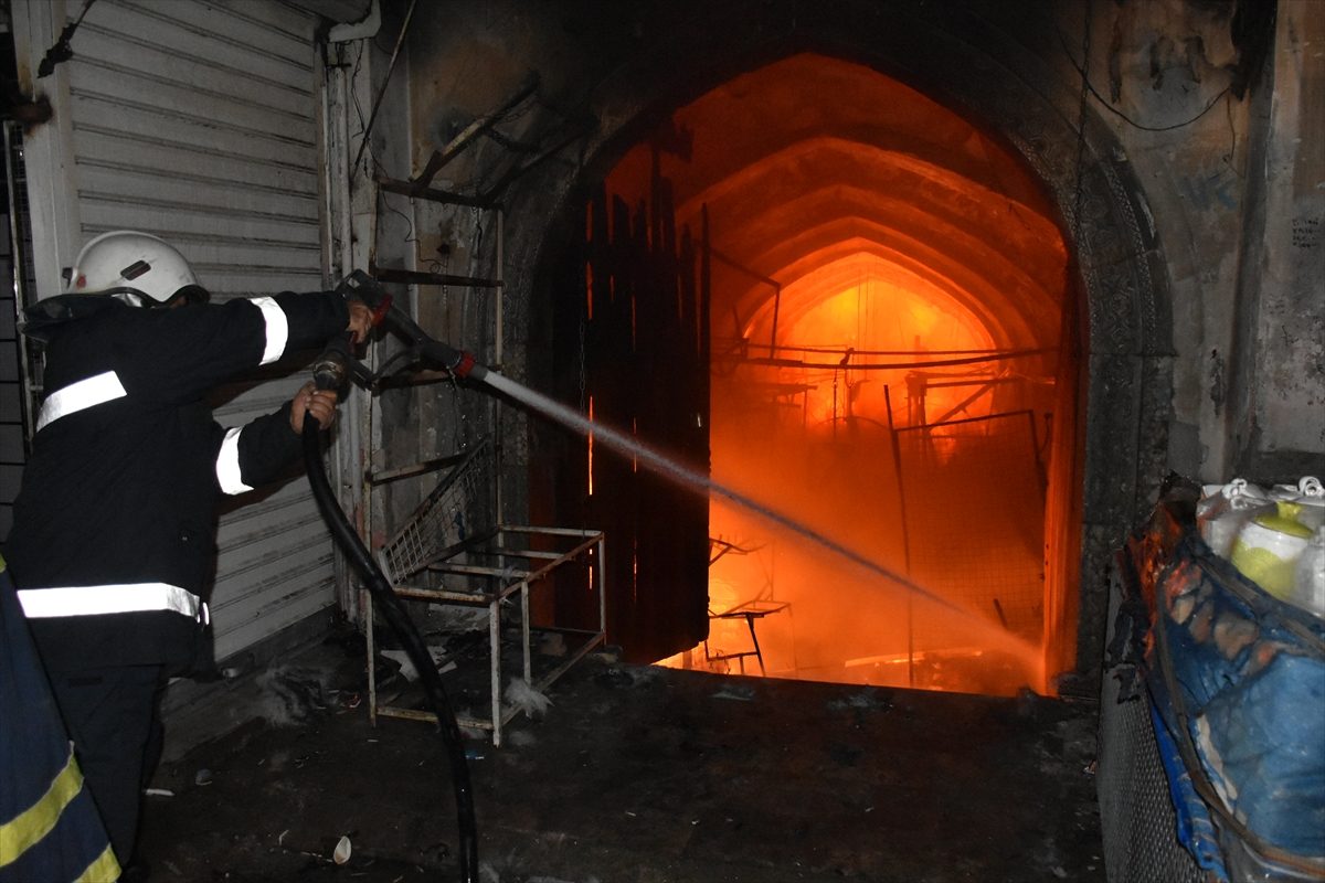 حريق يلتهم ذهب بمليار دولار