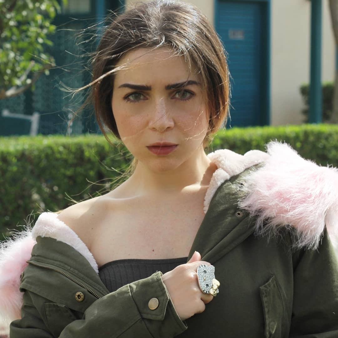 أول ممثلة مصرية توافق على تخفيض أجرها.. مي عز الدين تضحي بـ14 مليون جنيه!