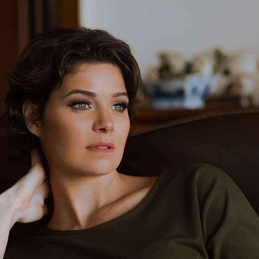 يسرا اللوزي تثير الجدل