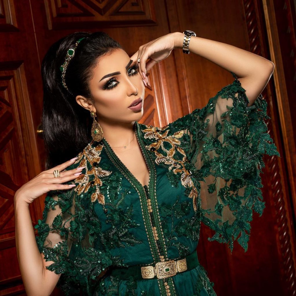 دنيا بطمة تحصل على وسام ملكي بدرجة ضابط