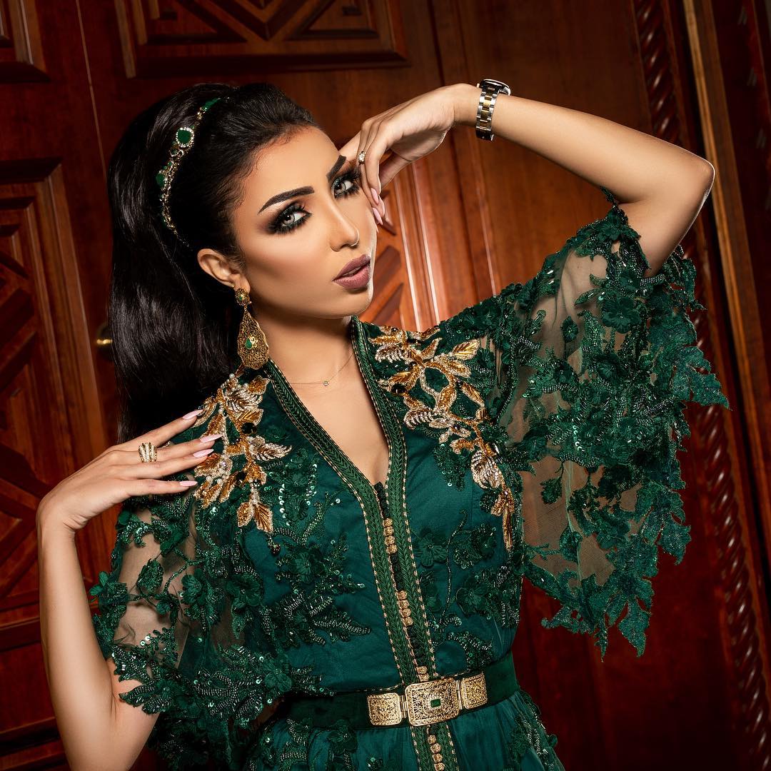 دنيا بطمة تحصل على وسام ملكي بدرجة ضابط