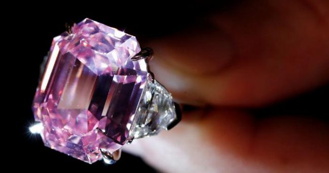 اشترتها ابنة ملياردير لبناني تعشق الخيول المصرية.. 44 مليون دولار ثمن أضخم ألماسة وردية