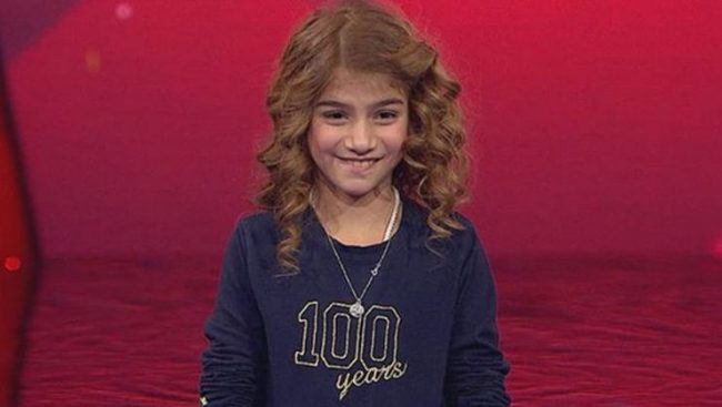 وفاة طفلة «ذا فويس كيدز» نظر نور كايا بسبب خطأ طبي.. ونجوم تركيا ينعونها ويشيّعون جثمانها