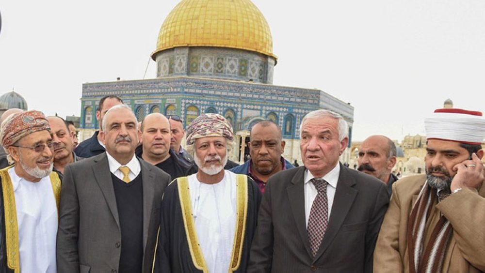 وزير الخارجية العماني خلال زيارة للمسجد الأقصى في فبراير 2018/وزارة الإعلام العمانية