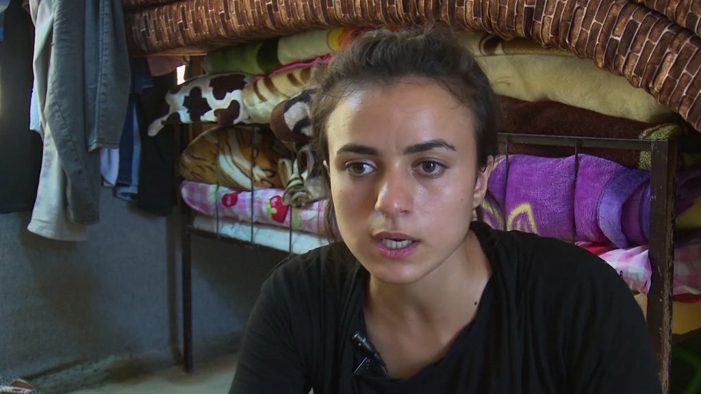 تشكُّ السلطات الألمانية في قصة لقاء الفتاة الإيزيدية بمستعبِدها الداعشي . أشواق حاجي تالو التي أكدت لقاءها بعضو تنظيم "داعش" بالعراق، في جنوبي ألمانيا،