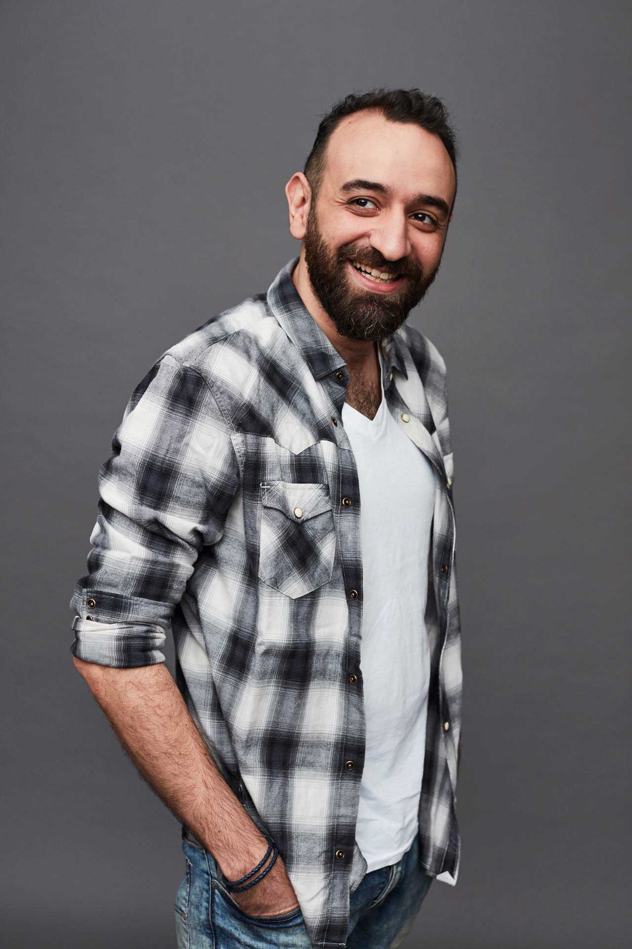 فنان مصري يؤيد المساواة في الميراث ويعلن: وزعت ميراث أبي بالتساوي مع شقيقاتي